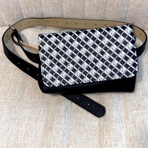 Steve Madden Black Belt Bag. Size L